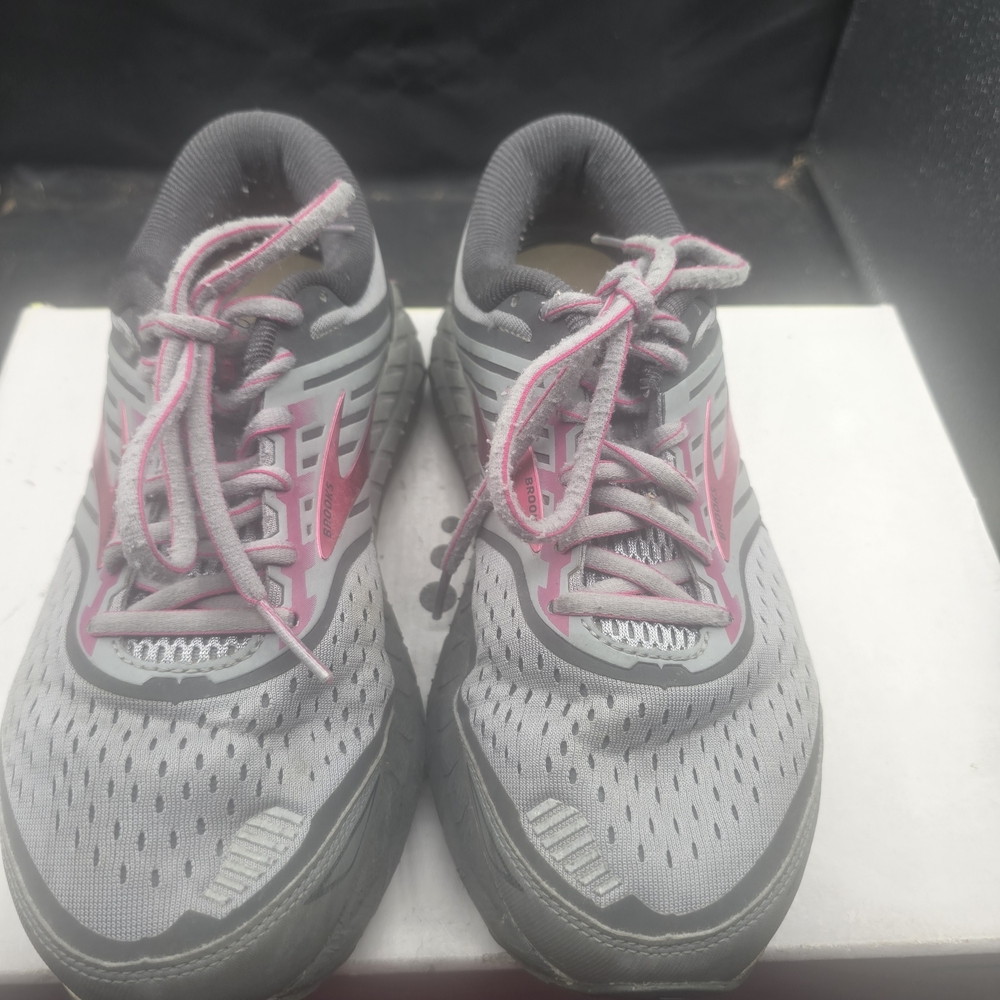 Brooks Athletic Shoes in Gray and Pink‎